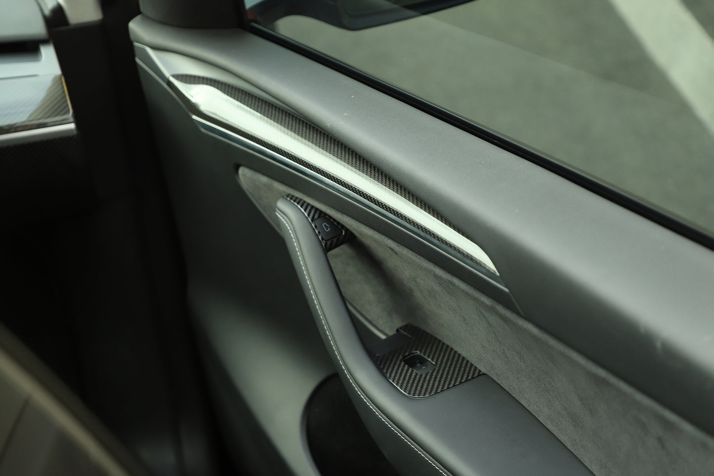 Model 3/Y (21+) - Carbon Fiber Front Door Trim Cover